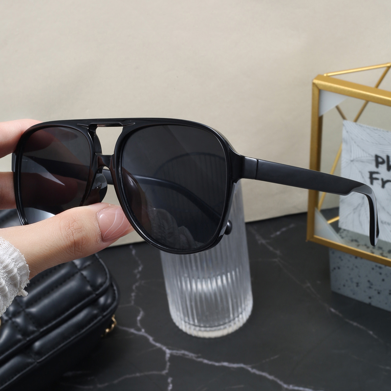 Unisex Fashion Sunglasses UV40 - Women'S Fashion In The 70S review and price